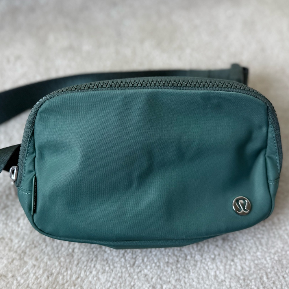 Lululemon Green 1L Belt Bag